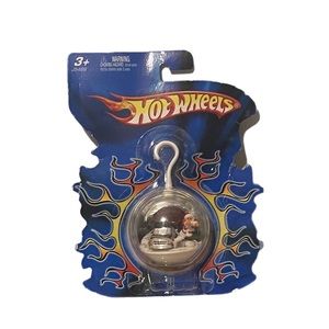 Hot Wheels 2005 Happy Holidays Christmas Truck Santa Ornament Red Bulb